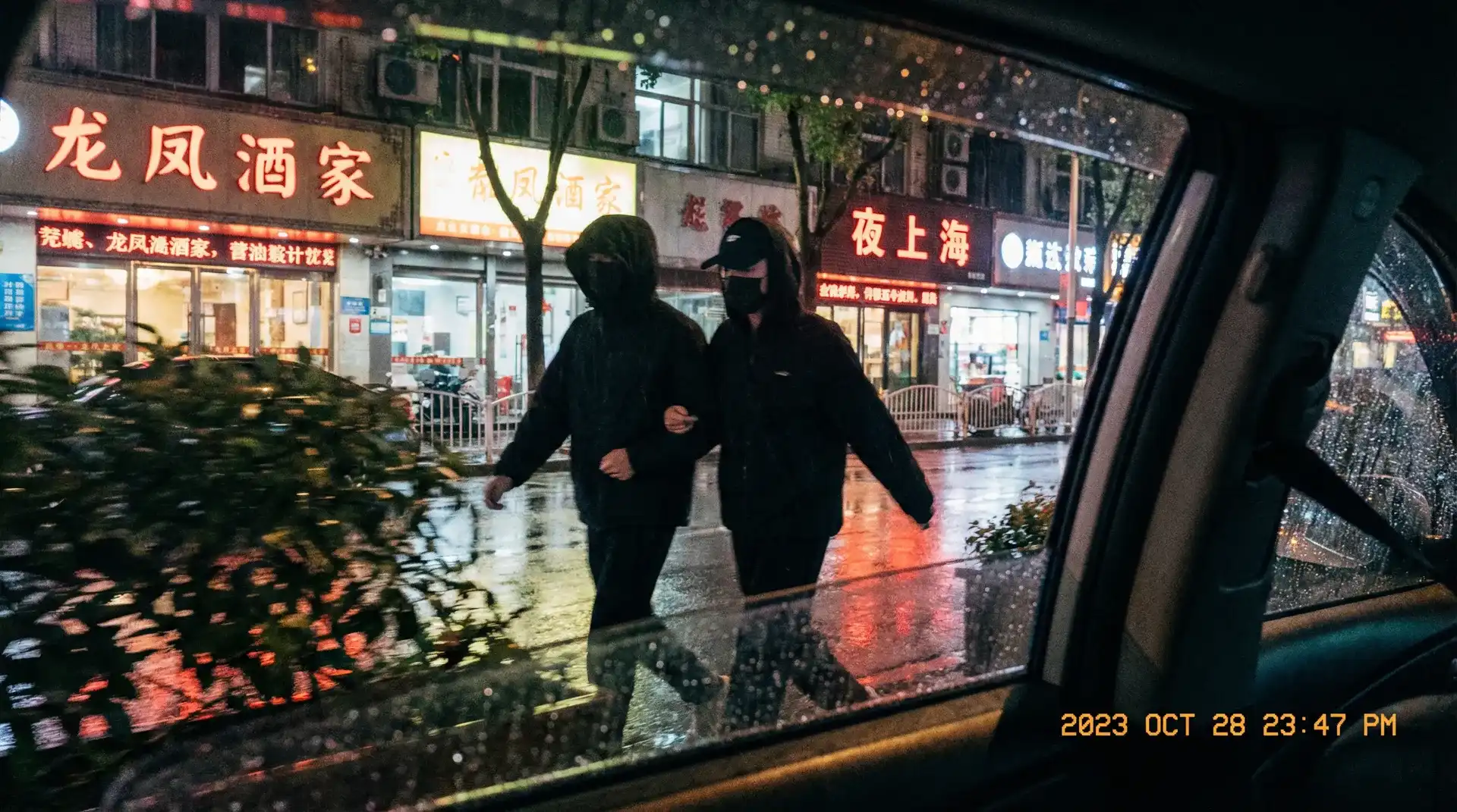 bti体育 - 顶流明星深夜密会现场抓拍照片
